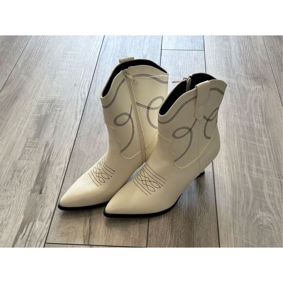 Universal Thread Women's Off White/Cream Western Ankle Boots With Kitten Heel Si - Picture 1 of 10